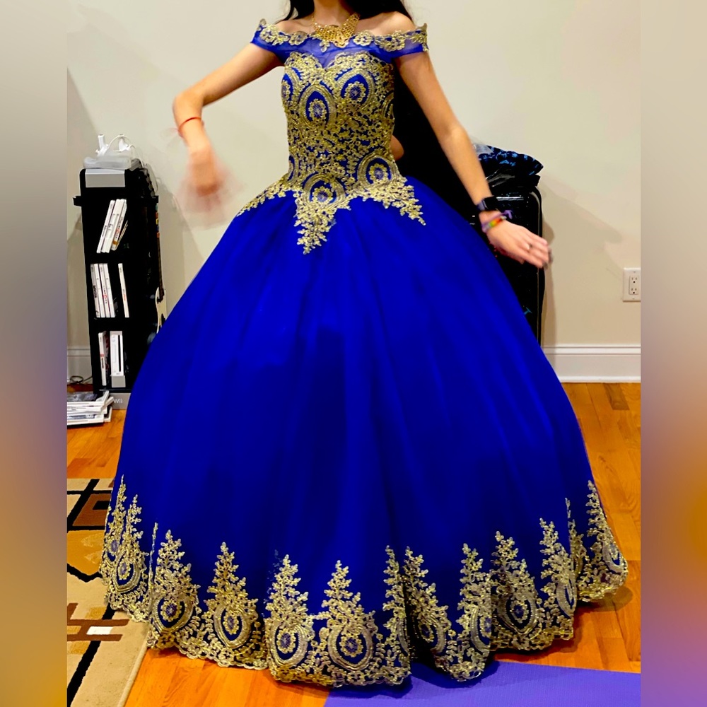 Quinceañera or Sweet Sixteenth dress - Blue & Gold - Size 2